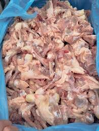 Vand hrana pentru caini si pisici.